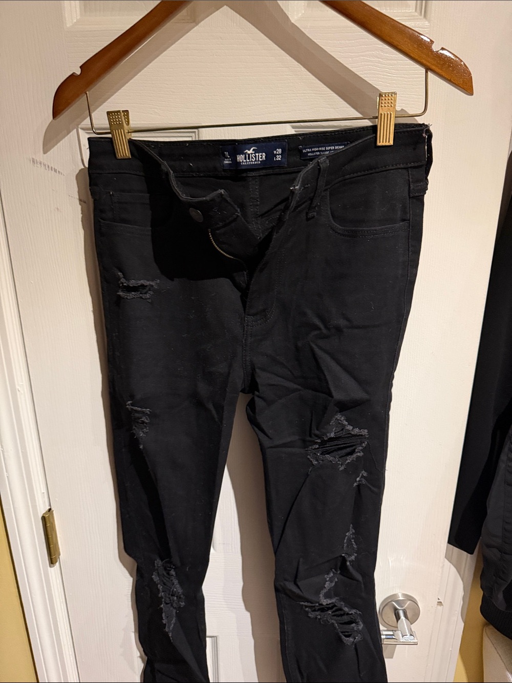 Hollister Men's Black Ripped Skinny Jeans